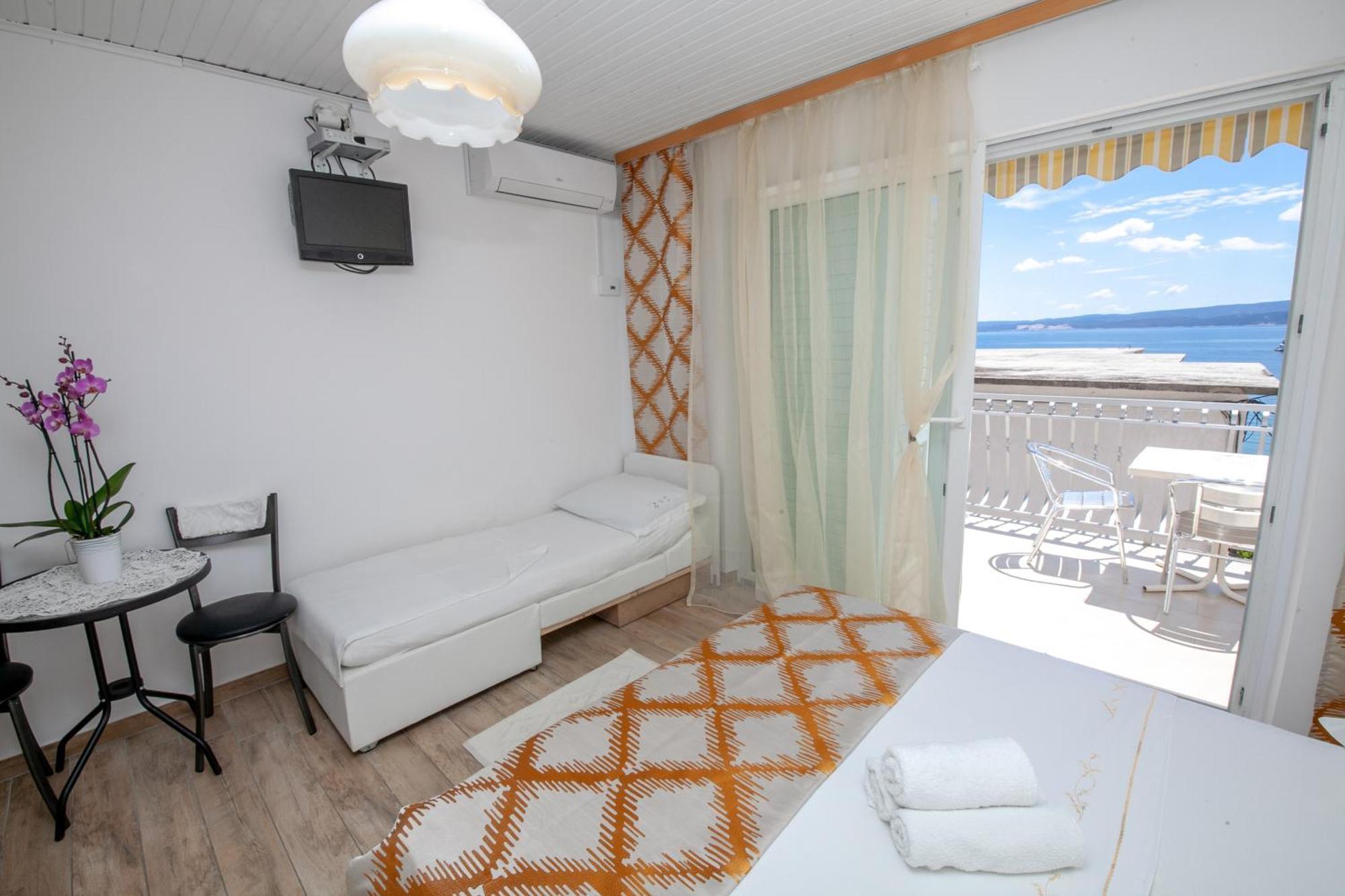 Apartments By The Sea Duce, Omis - 2992 Dugi Rat Phòng bức ảnh