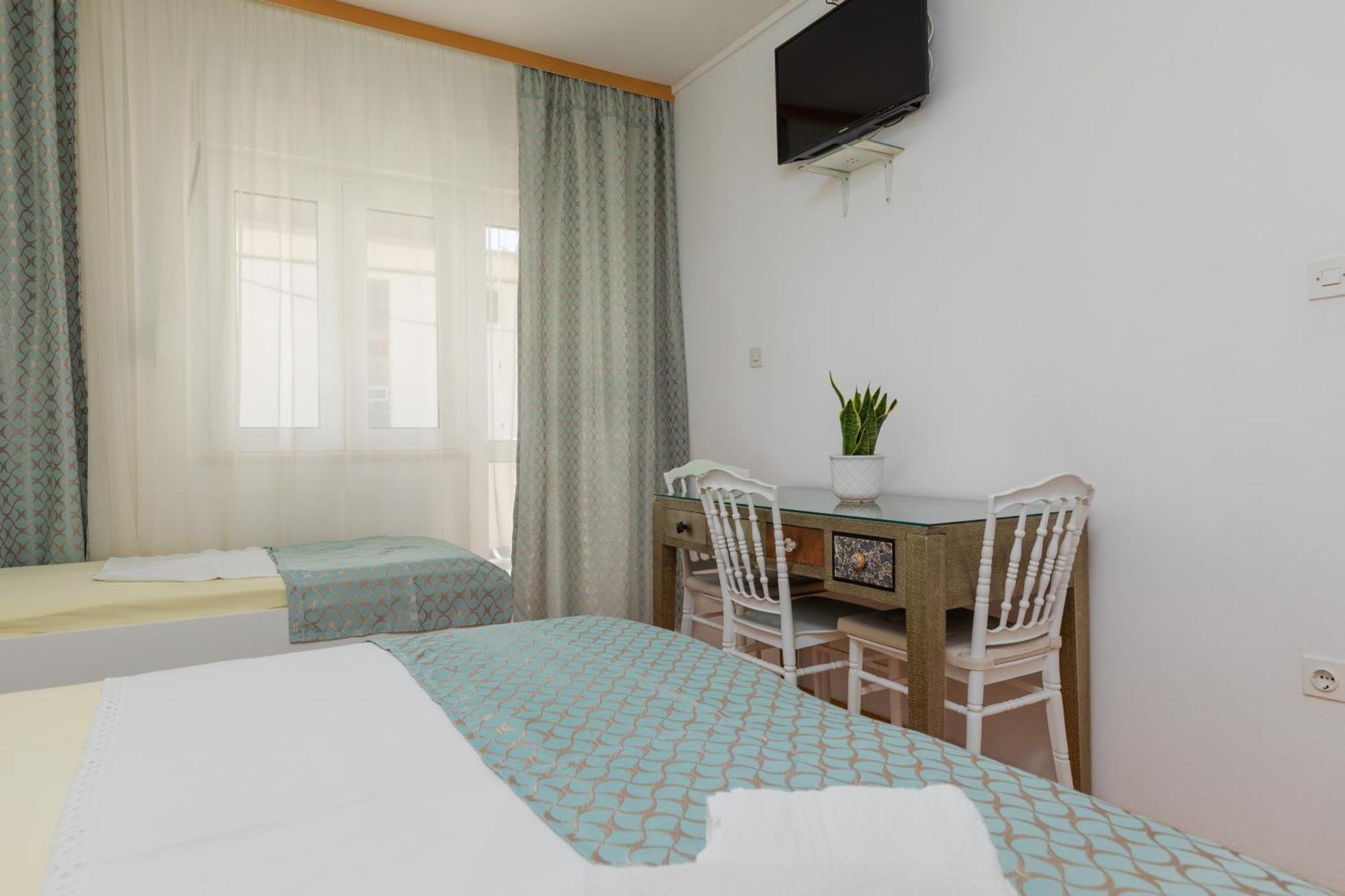 Apartments By The Sea Duce, Omis - 2992 Dugi Rat Phòng bức ảnh