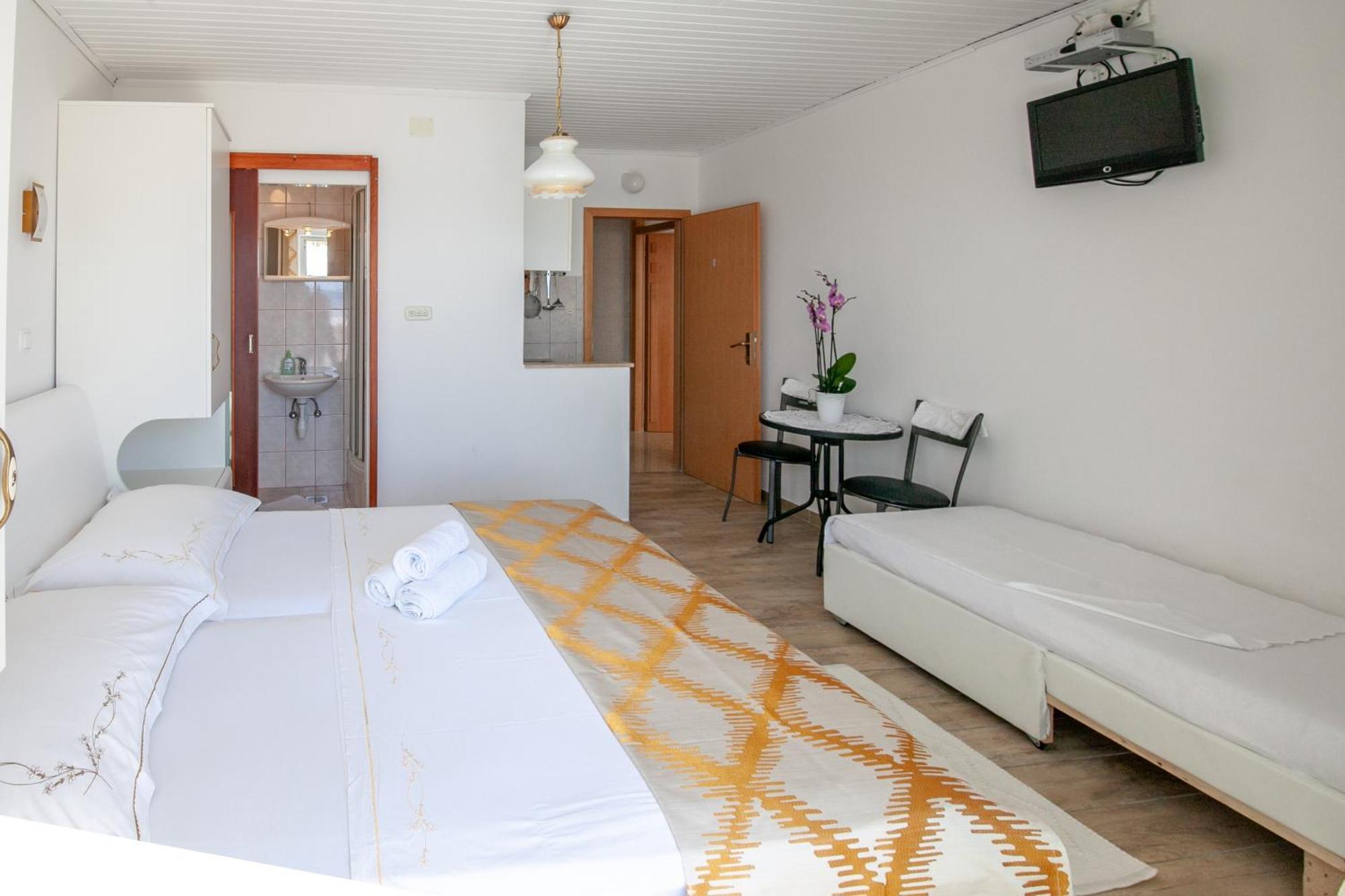 Apartments By The Sea Duce, Omis - 2992 Dugi Rat Phòng bức ảnh