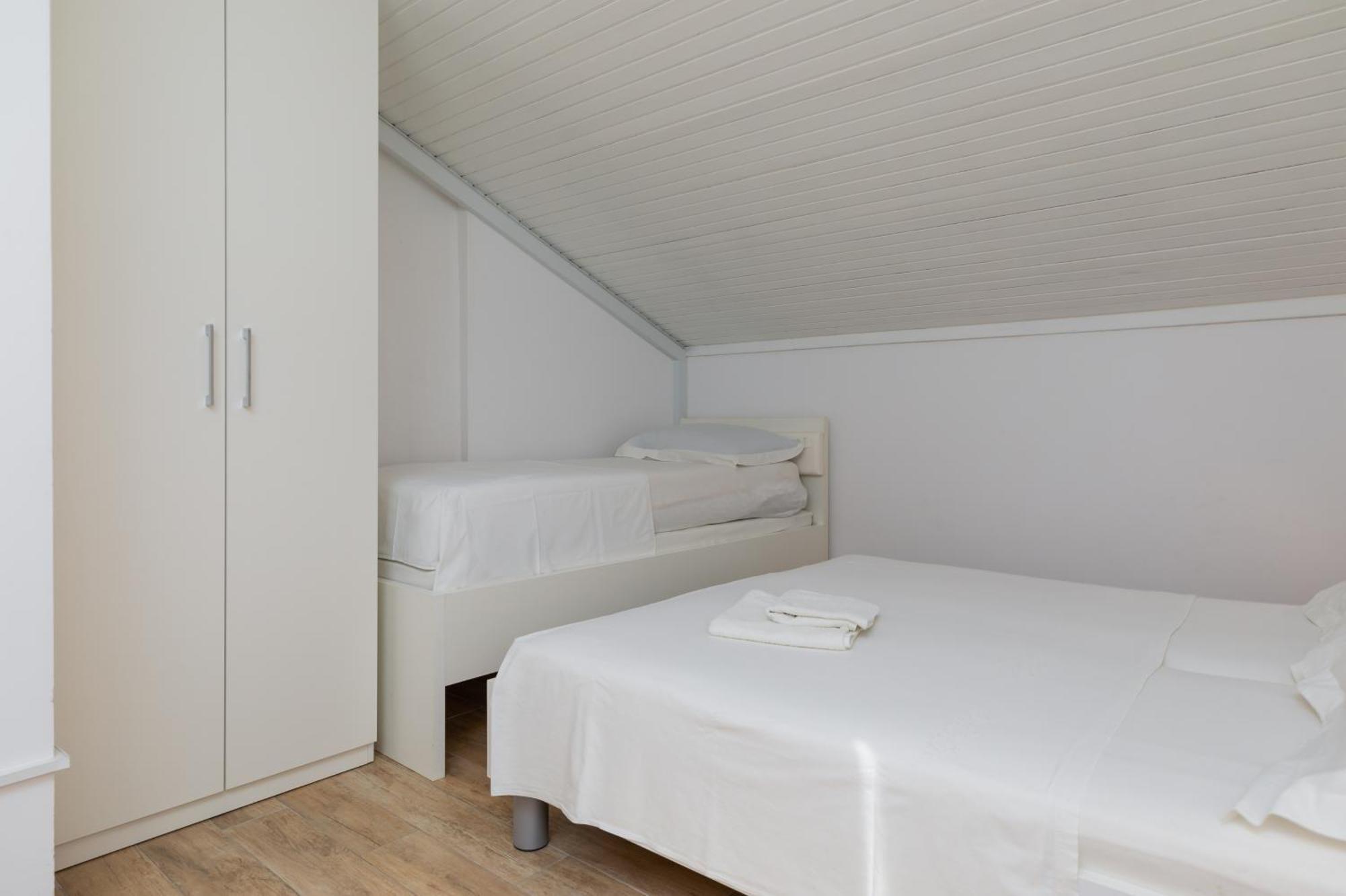 Apartments By The Sea Duce, Omis - 2992 Dugi Rat Phòng bức ảnh
