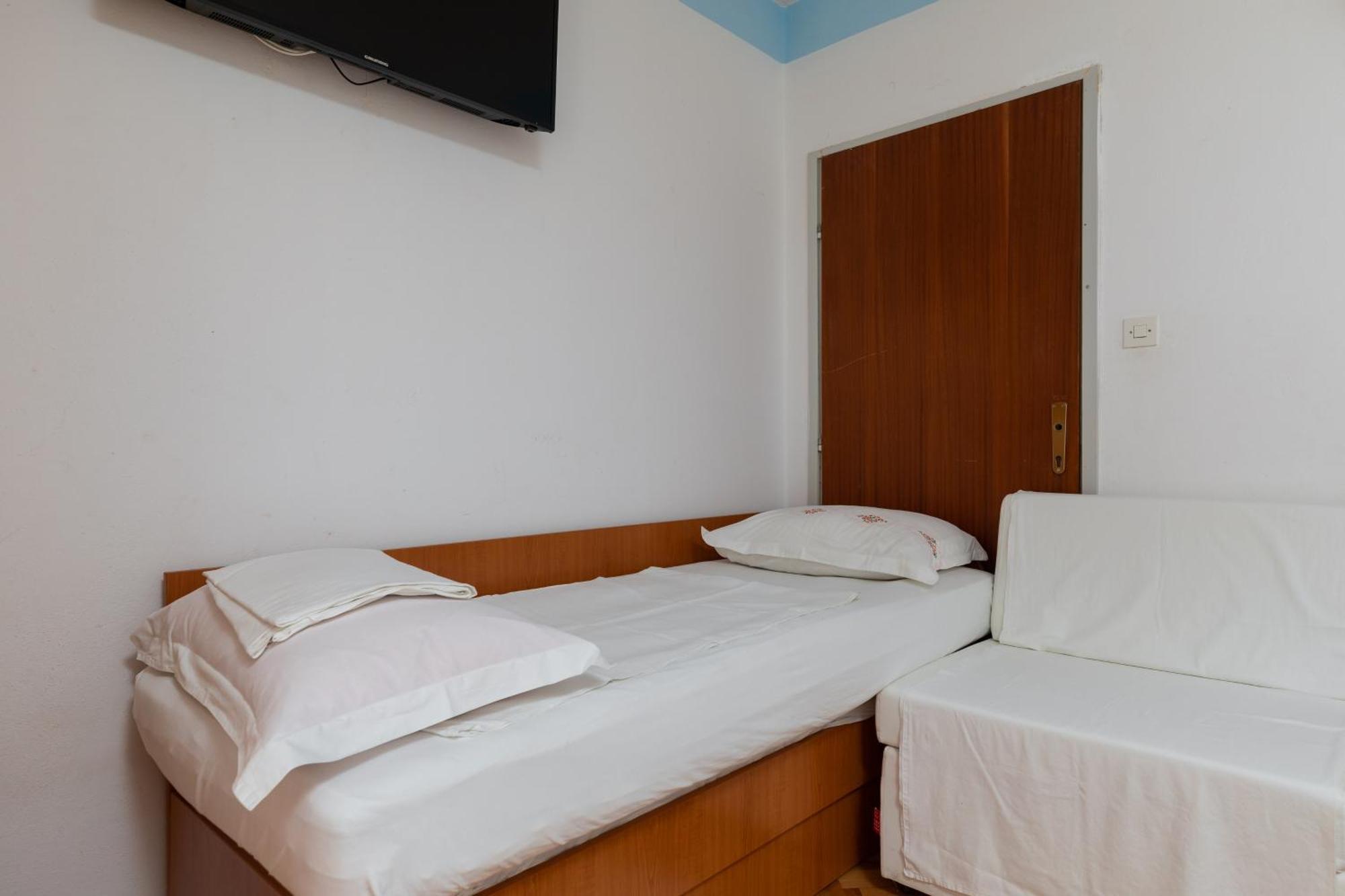Apartments By The Sea Duce, Omis - 2992 Dugi Rat Phòng bức ảnh
